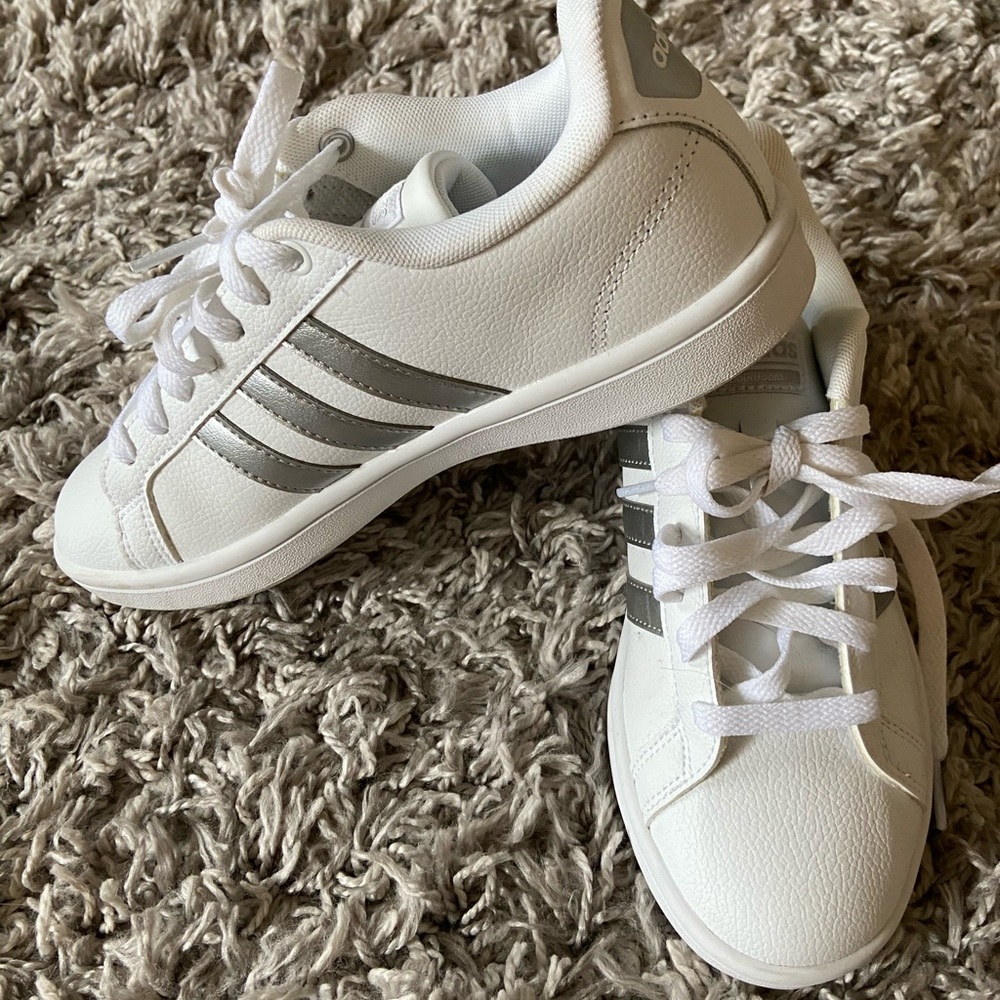 Adidas Women’s Sneakers. Size 6